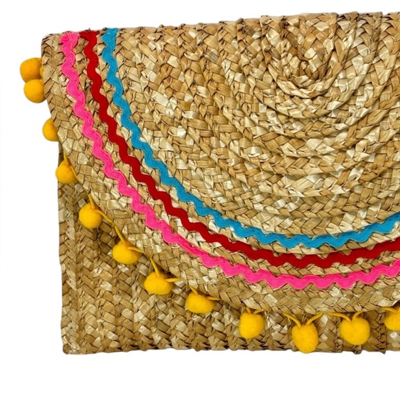 Shiraleah Chicago Pompom Straw Clutch - Picture 4 of 8